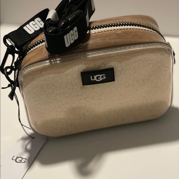 Ugg CrossBody - Picture 1 of 2